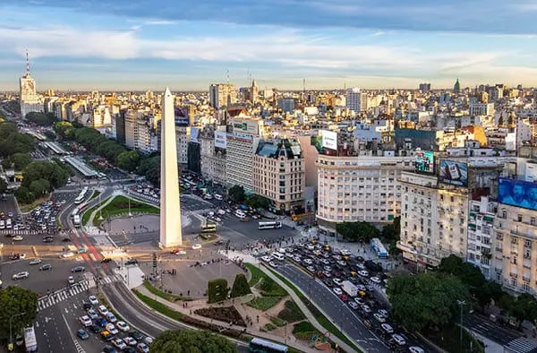 El 51% de los argentinos ve a la economía como el principal problema, según una encuesta.