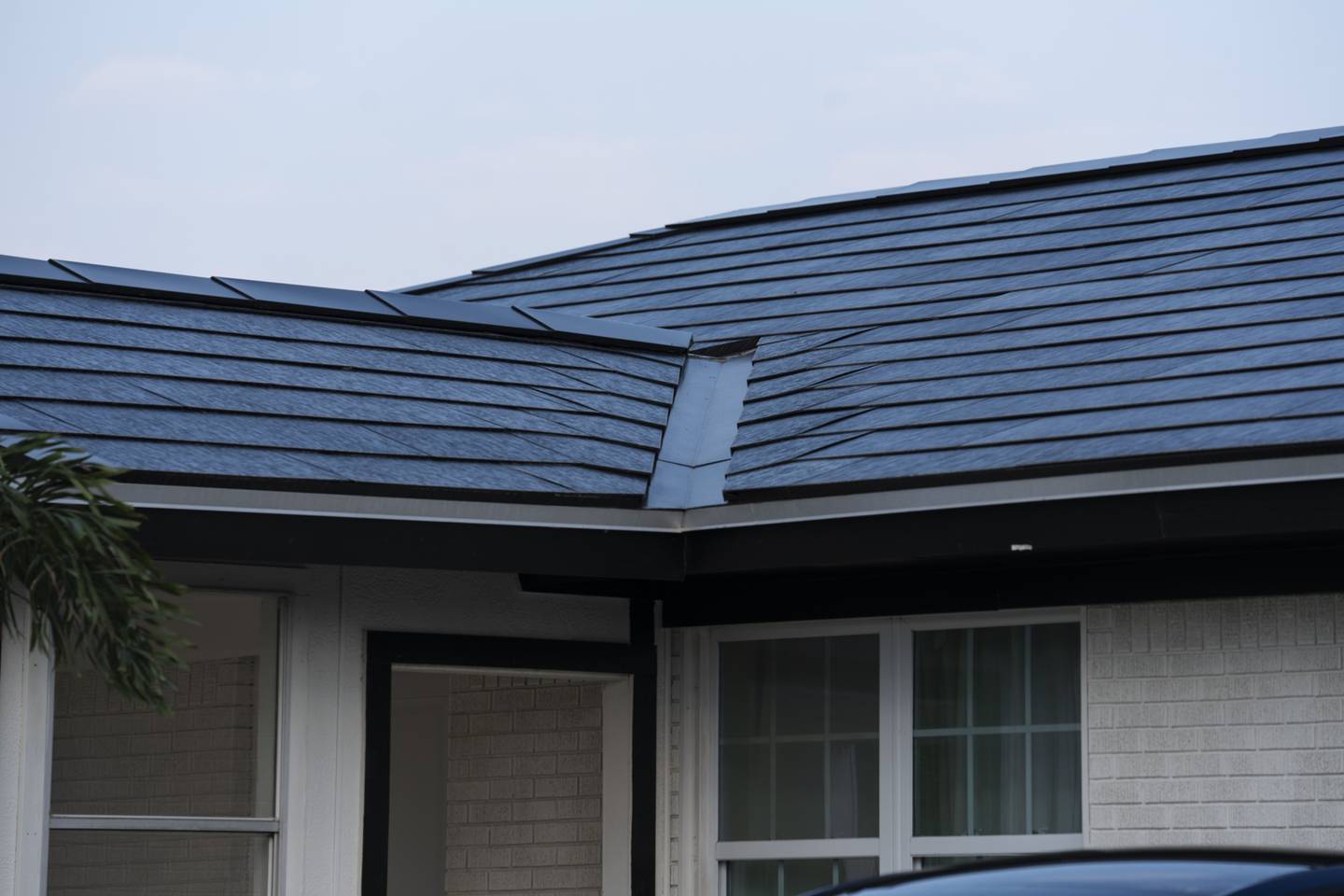 Una casa con un tejado solar Tesla en el número 26 de la calle Weems en Boca Chica Village, Texas, EE.UU., el lunes 21 de junio de 2021.