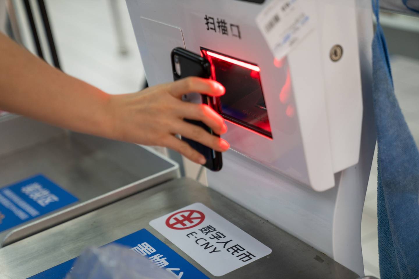 China prueba un yuan digital.