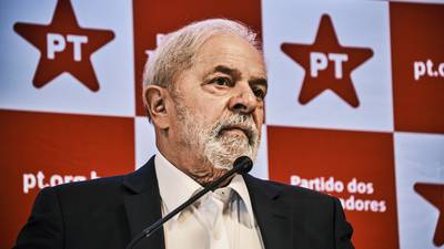 Lula dice que su eventual ministro de economía sería político, no burócratadfd