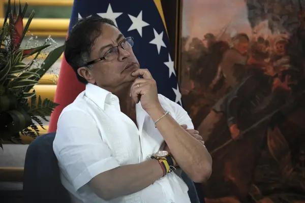 Gustavo Petro, presidente de Colombia, escucha durante una reunión con Nicolás Maduro, presidente de Venezuela, no fotografiado, en el Puente Internacional Tienditas en Cúcuta, Colombia, el jueves 16 de febrero de 2023.