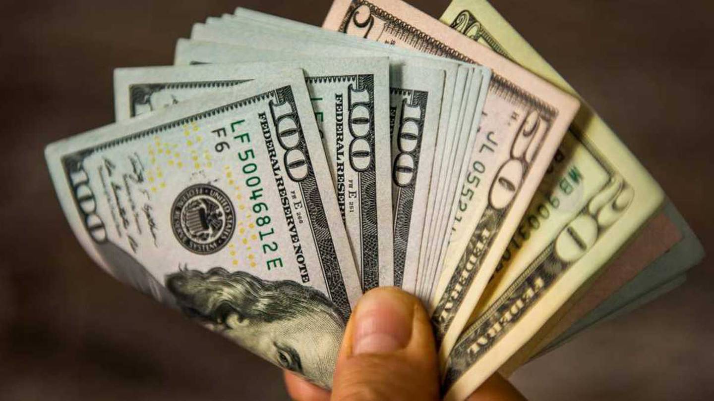 Chilenos están prefirieron resguardar sus ahorros en cuentas en dólares