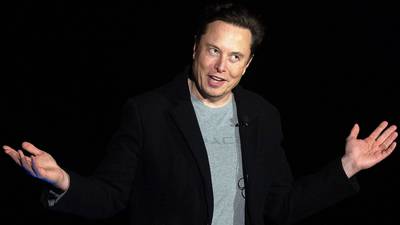 Musk diz que novas fábricas da Tesla estão queimando bilhões de dólaresdfd