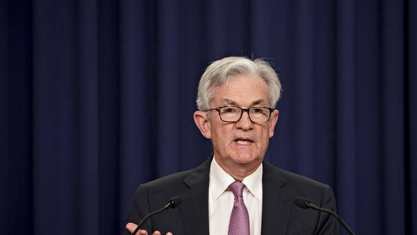 Powell reitera compromiso “incondicional” de frenar la inflacióndfd