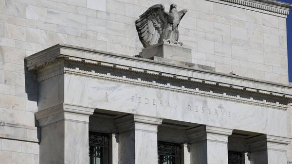 La Fed se inclina hacia más subidas de tasas para aplacar la inflacióndfd
