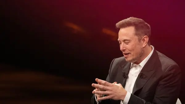Elon Musk reta a Mark Zuckerberg a un “combate en jaula” en un tuitdfd