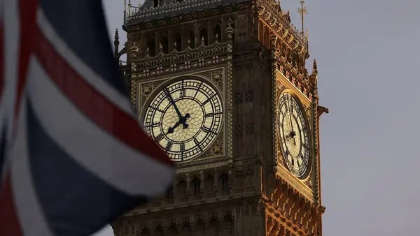 Reino Unido aumenta su deuda para cubrir déficit y frena las esperanzas de recortes de impuestosdfd