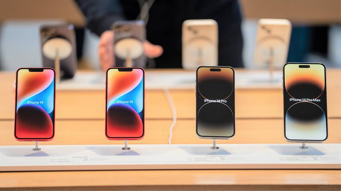Las instalaciones de Foxconn, amenazadas por los confinamientos y las protestas de los trabajadores, producen la gran mayoría de los iPhone 14 Pro y Pro Max, los teléfonos más demandados por Apple este año.