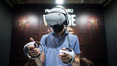 Sony reduce producción de dispositivo de realidad virtual por falta de pedidosdfd