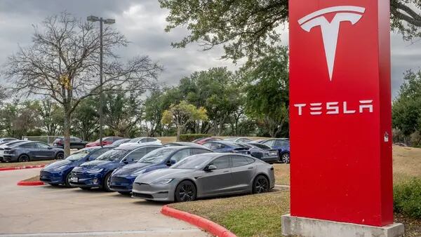 Pasantes de Tesla dicen que sus ofertas se están revocando semanas antes de su fecha de iniciodfd