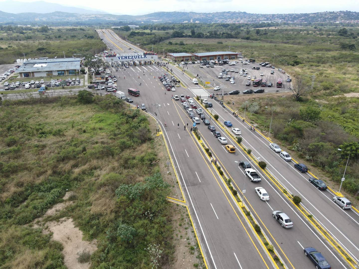 Cómo pasar un carro venezolano a Colombia: requisitos, costos y documentos