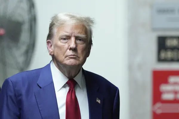 Trump asegura que perseguirá a inmigrantes indocumentados con el Ejército si vuelve a ser presidentedfd