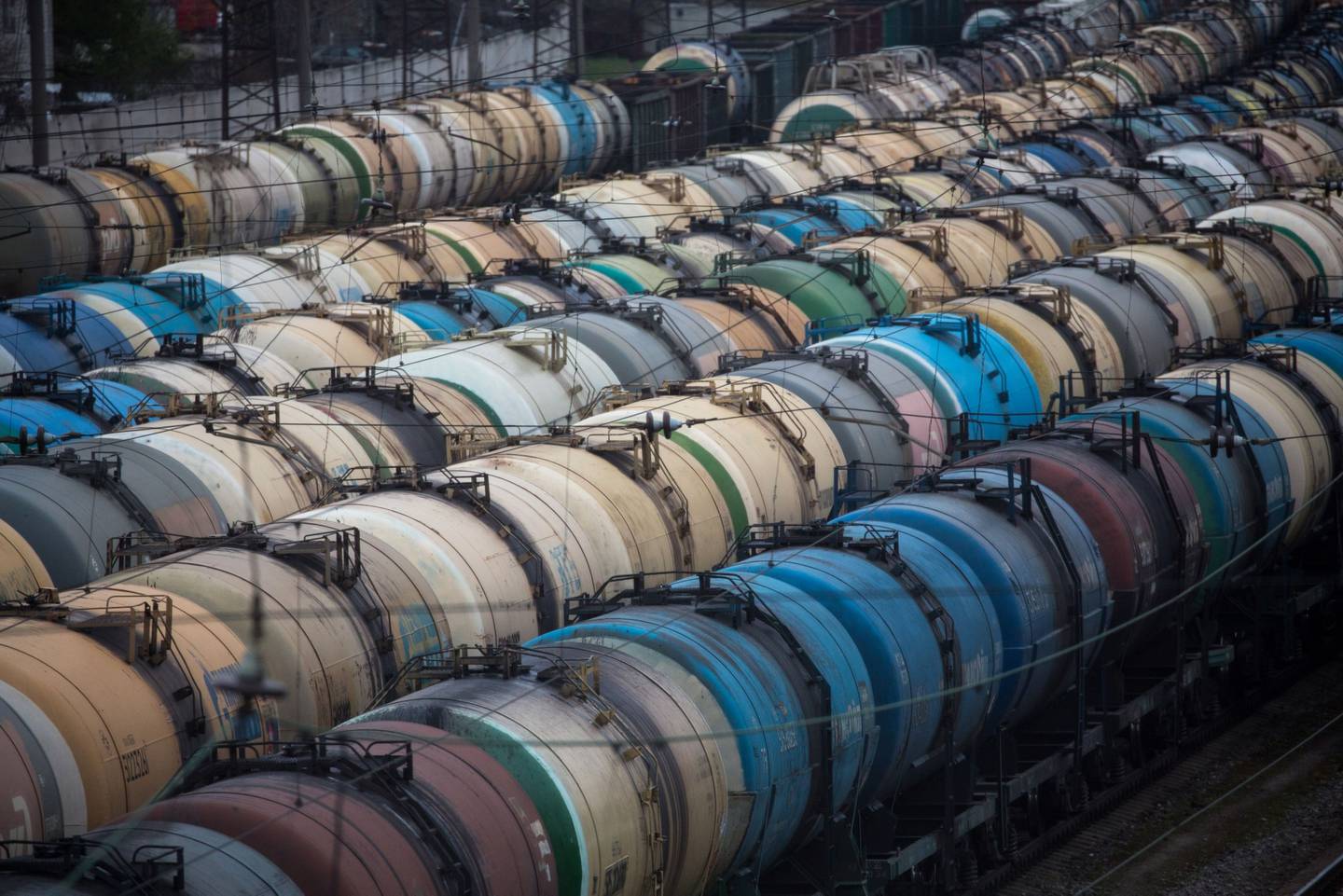 La OPEP+ podría abandonar su plan de incrementar la producción de petróleo.