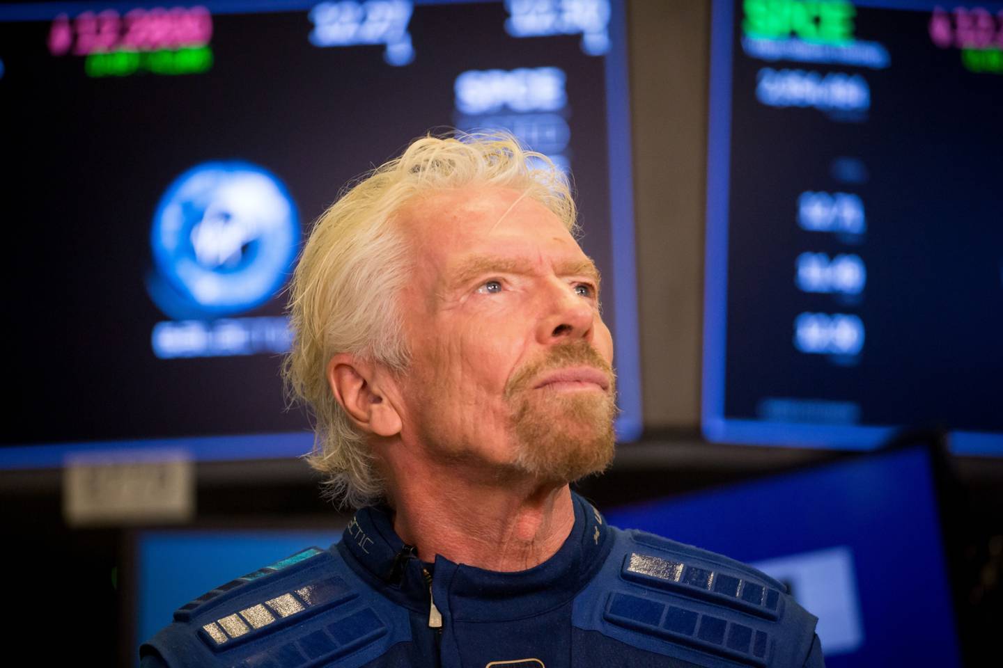 En la carrera de los multimillonarios que han lanzado sus empresas para ir al espacio, Virgin Galactic, de Richard Branson, está lista para emprender el vuelo al espacio con pasajeros en el segundo trimestre del año.