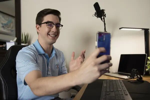 Austin Hankwitz cria vídeos em plataformas de mídia social para uma nova geração de investidores