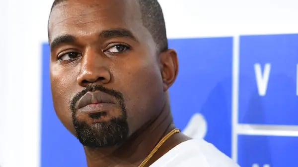Entrevista: Kanye West da sus razones para comprar la red social Parlerdfd