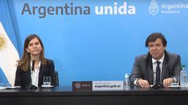 Gobierno argentino adelanta suba del salario mínimo y aumenta jubilaciones