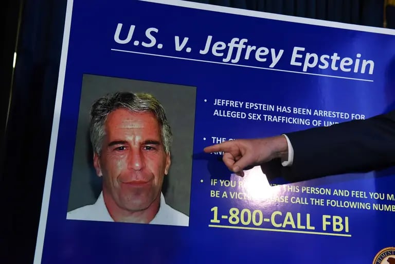 El fiscal estadounidense del Distrito Sur de Nueva York, Geoffrey Berman, anuncia los cargos contra Jeffery Epstein el 8 de julio de 2019 en la ciudad de Nueva York. dfd