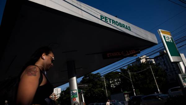 Petrobras Payout Rewards Investors Who Ignored Lula Risk With $6.9 Billiondfd