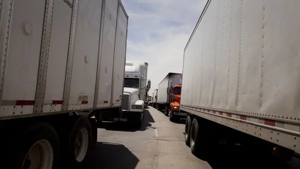 Maquiladoras perjudicadas por bloqueo de camioneros en la frontera entre México y EE.UU.dfd