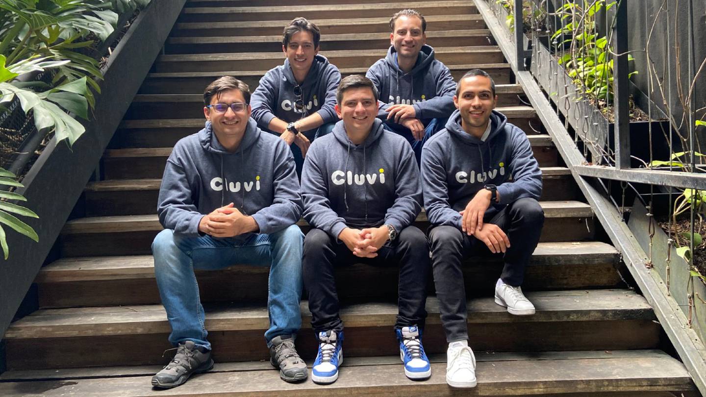 El equipo de Cluvi conformado por William García (CTO), Mario Barajas (CLO), Fabián Carrillo (CEO), Pedro Chaparro (Head Mobile) y Manuel Vanegas (COO).