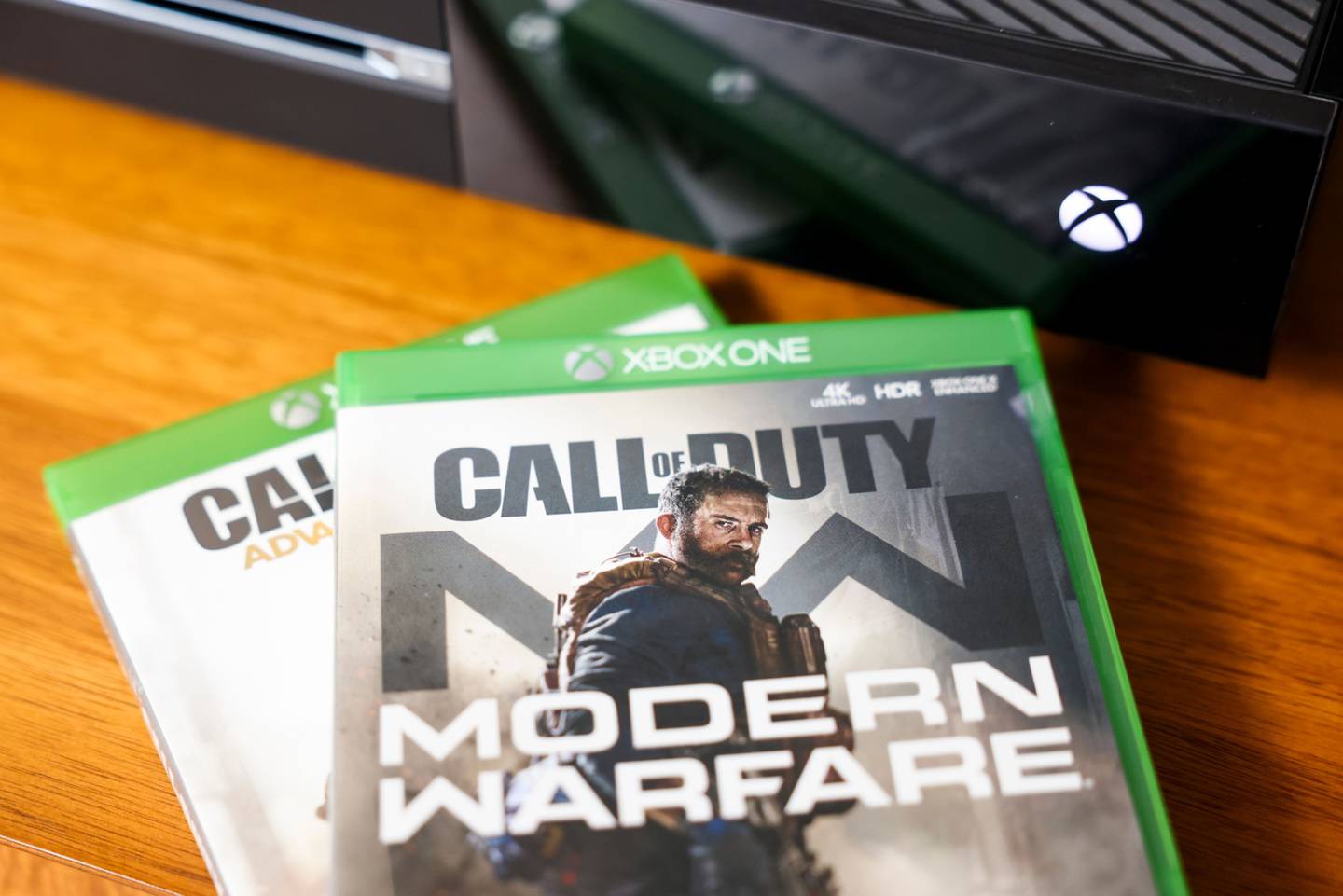 La videoconsola Xbox One de Microsoft y el videojuego Call of Duty: Modern Warfare de Activision Blizzard en Denver, Colorado, EE.UU., el martes 18 de enero de 2022.