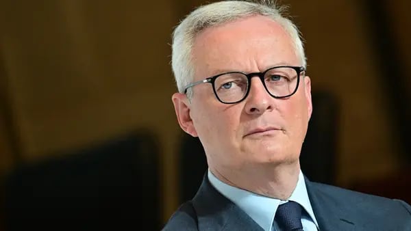 El ministro de Finanzas de Francia dice que dudaría en abordar un avión de Boeingdfd