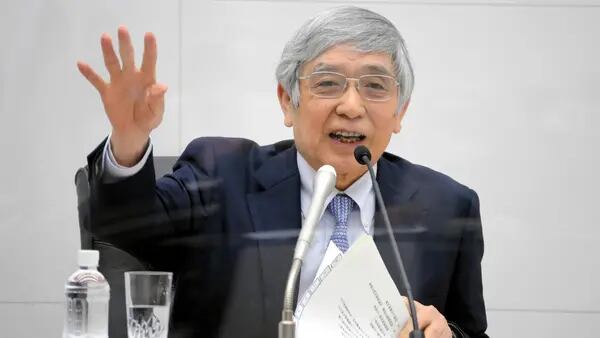 Banco central do Japão contraria pares e estende auxílio da pandemiadfd
