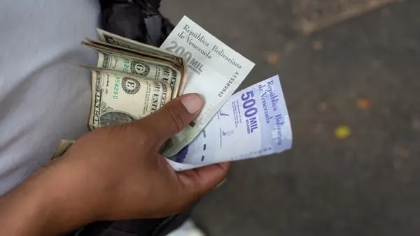 Oficial y paralelo en alza: así cerró el dólar este lunes en Venezueladfd