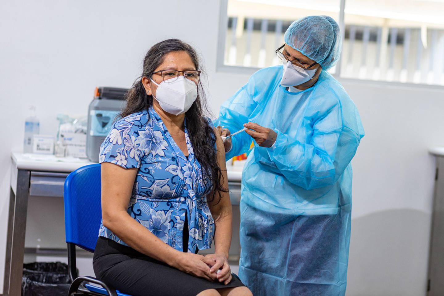 Ministerio de Salud El Salvador aplicación cuarta dosis de la vacuna Covid-19 Foto: Ministerio de Salud de El Salvador | @SaludSV