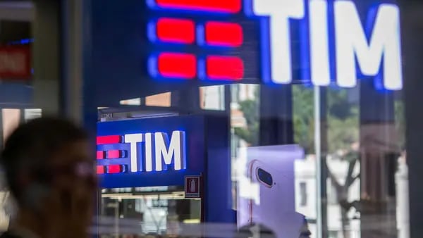 Governo italiano lança as bases para participação estatal na Telecom Italiadfd