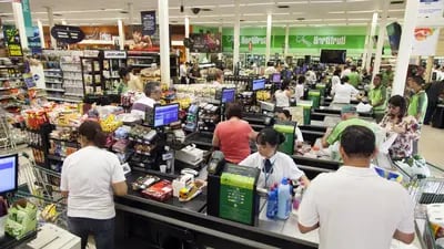 Consumidores estão concentrando compras no início do mês para aproveitar chegada do salário e indo menos vezes ao supermercado (Foto: Marcos Issa/Bloomberg)