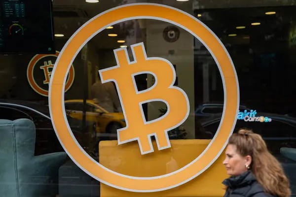 Bitcoin supera US$ 69.000 e atinge recorde histórico depois de 2 anos e meiodfd