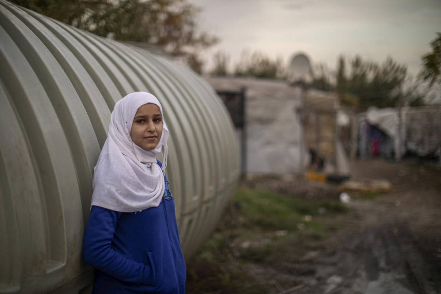 A refugiada síria Fatima Al Mahmoud, no assentamento informal em Minyeh, norte do Líbano, onde sua família mora.
