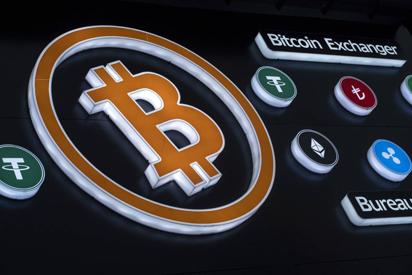 Los consumidores están comenzando a usar cada vez más criptos que no son bitcoin para transacciones.