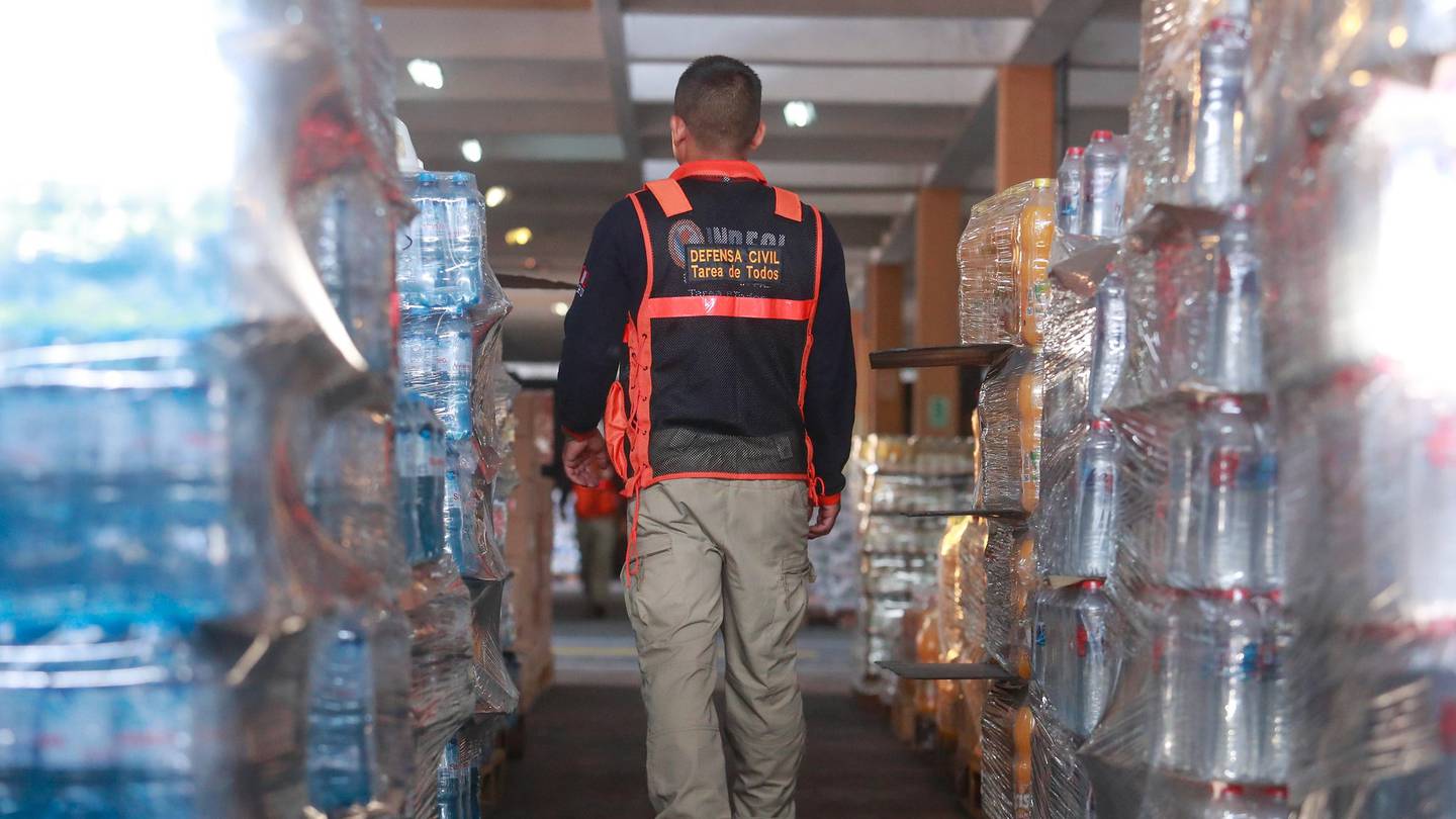 13 toneladas de bienes de ayuda humanitaria a la región Piura desde los almacenes nacionales.