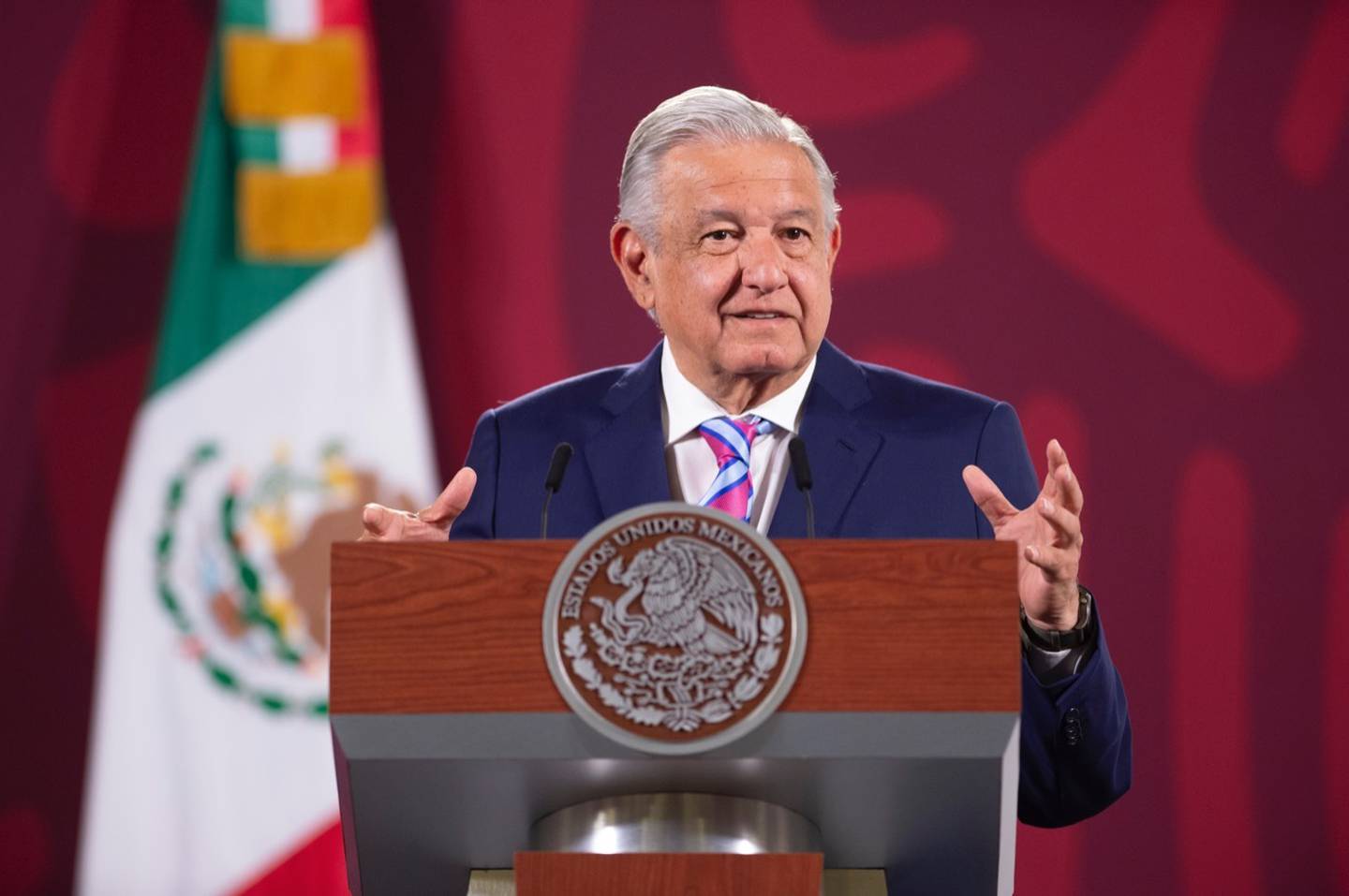 Andrés Manuel López Obrador, conocido como AMLO, hablra durante su conferencia de prensa el 6 de abril de 2022 (Presidencia)