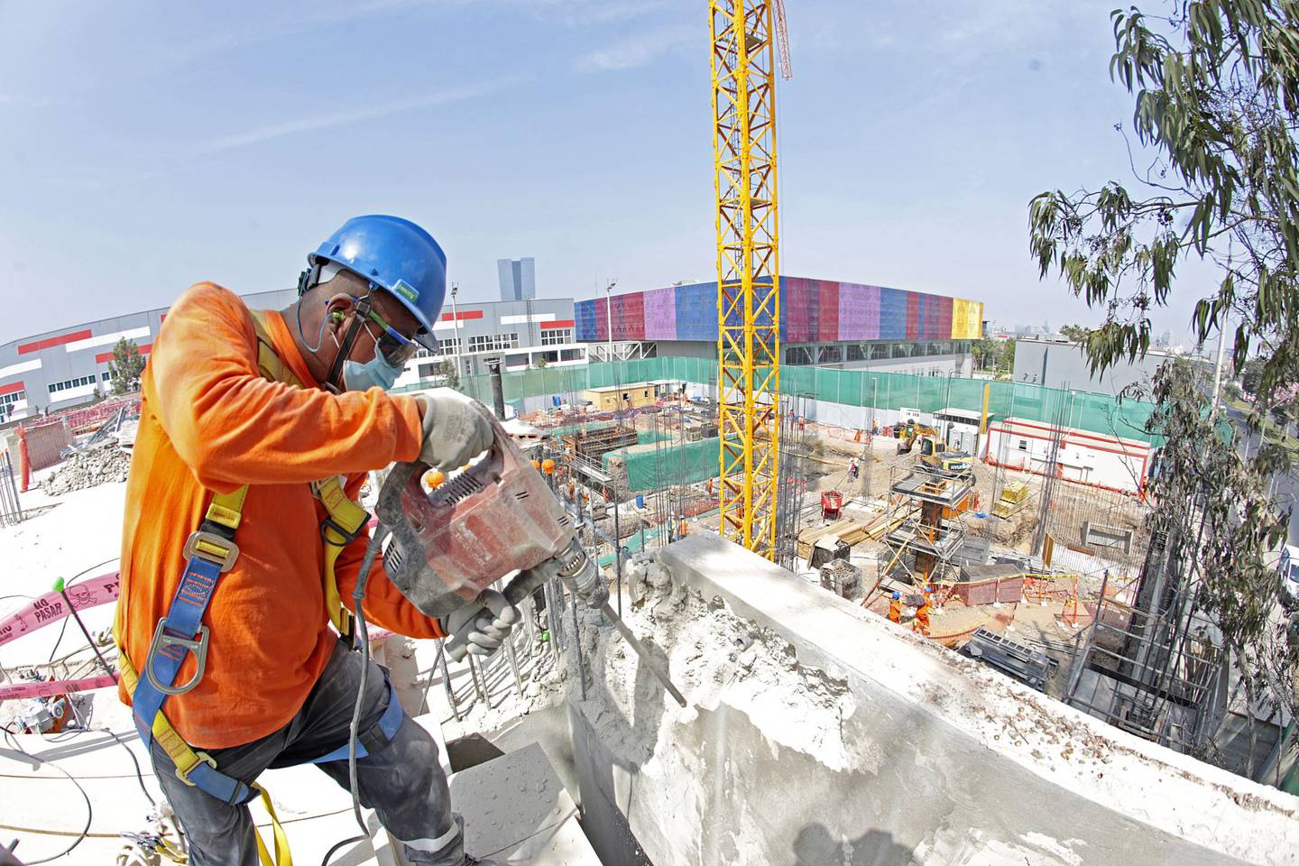 El último incremento de los salarios dispuesto por el presidente, Luis Abinader, fue a los trabajadores del sector construcción, un aumento de un 24%