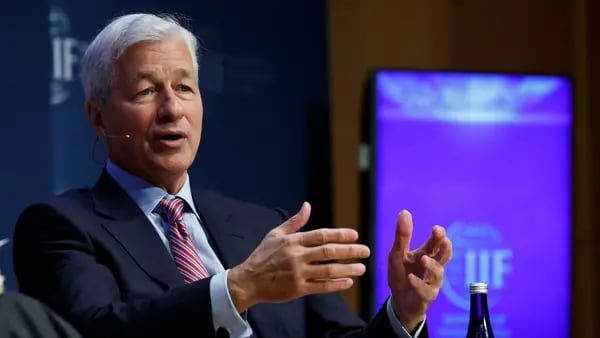 CEO de JPMorgan dice que la Fed tal vez tenga que subir las tasas por encima de 5%dfd
