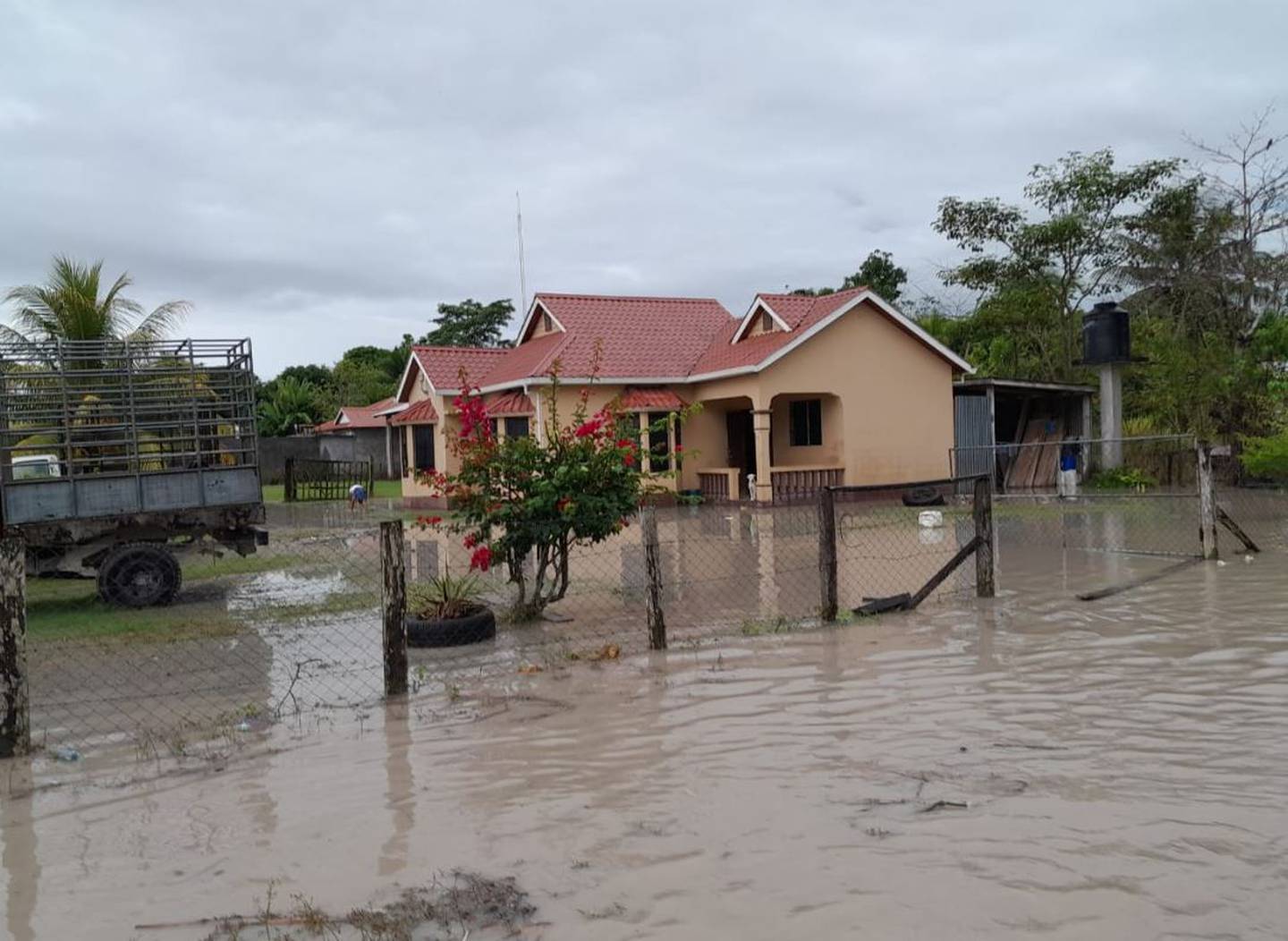 Inundación en casco urbano de Melchor de Mencos, Petén.