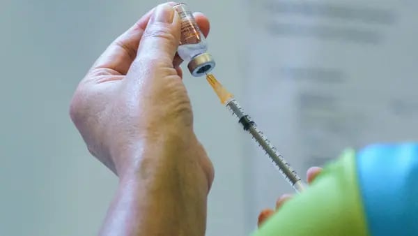 Covid: um em cada 10 pais em Hong Kong quer vacinar os filhosdfd