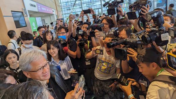El CEO de Nvidia es recibido como celebridad en Taiwán tras el alza de las acciones de IAdfd
