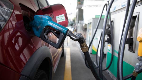 Petrobras anuncia nova redução na gasolina e reforça alívio sobre inflaçãodfd