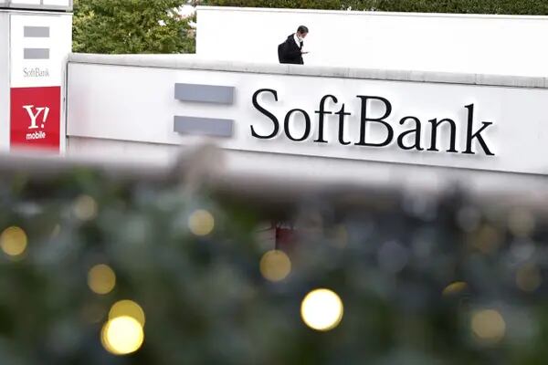 O grupo de investimento japonês precisará “cortar custos drasticamente”, disse o fundador do SoftBank, Masayoshi Son