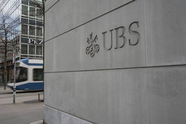 UBS acuerda la compra de Credit Suisse en una transacción histórica para poner fin a la crisisdfd