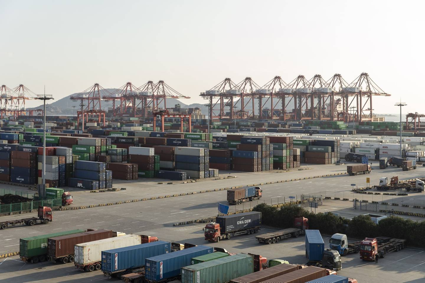 Política de combate à covid-19 na China tem feito com que maiores portos do país operem com capacidade reduzida