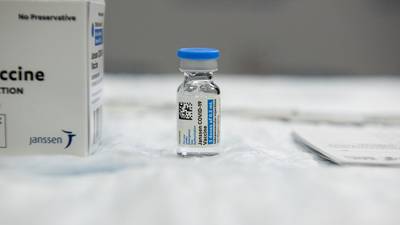 Johnson & Johnson observa exceso de oferta de vacunas contra el Covid-19dfd