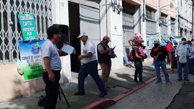 El Comité por la Dignificación de los Jubilados del Estado del Adulto Mayor -CODIJEAMA protestó frente al Congreso de la República de Guatemala con el objetivo de dignificar al jubilado.