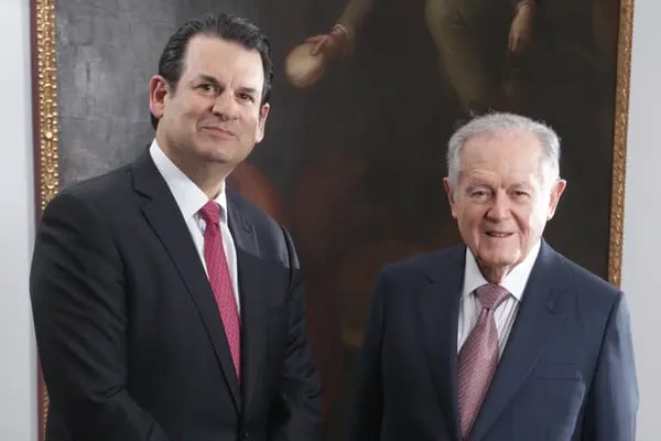Luis Carlos Sarmiento Gutiérrez y su padre Luis Carlos Sarmiento Angulo.