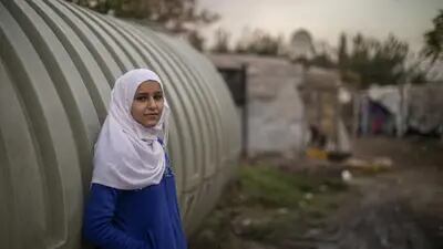 A refugiada síria Fatima Al Mahmoud, no assentamento informal em Minyeh, norte do Líbano, onde sua família mora.